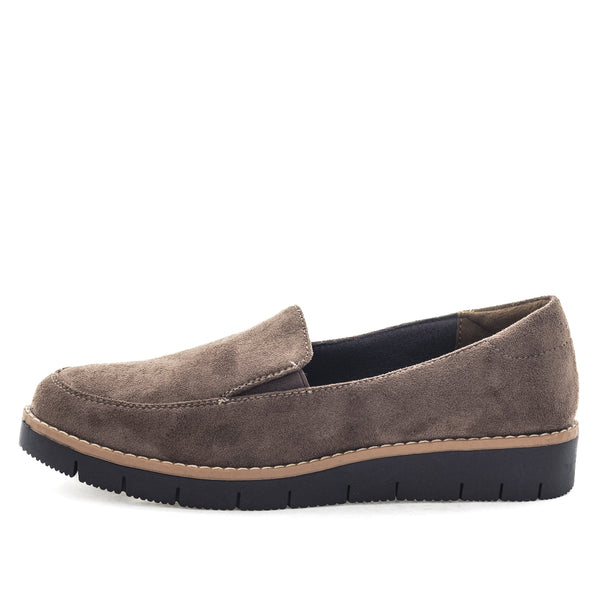 Wilde Sortez Women's Slip Ons - Coffee Suede